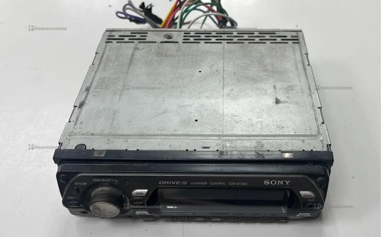 Автомагнитола  SONY CDX-GT300