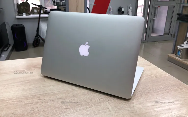 Ноутбук  Apple MacBook Air  13