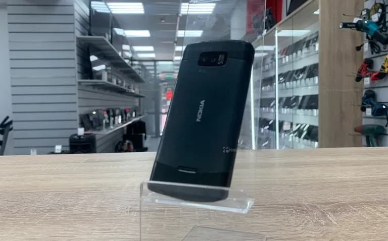 Nokia 700 (RM-670)