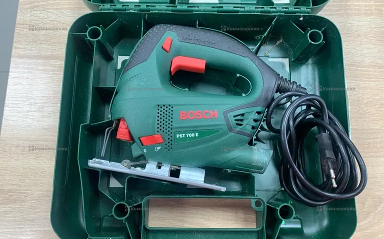 Электролобзик Bosch PST 700 E