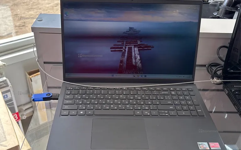 Ноутбук Dell AMD Ryzen 5 3450U / Vega 8 / SSD 256