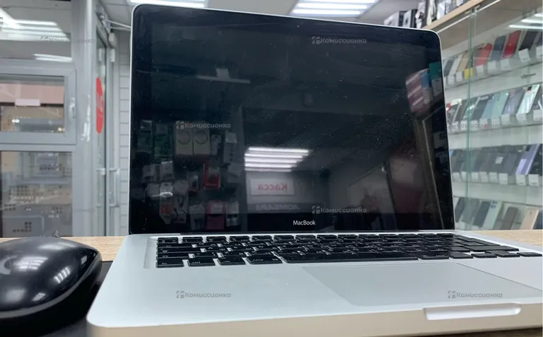 Ноутбук  MacBook 13 дюймов, в алюминиевом корпусе,