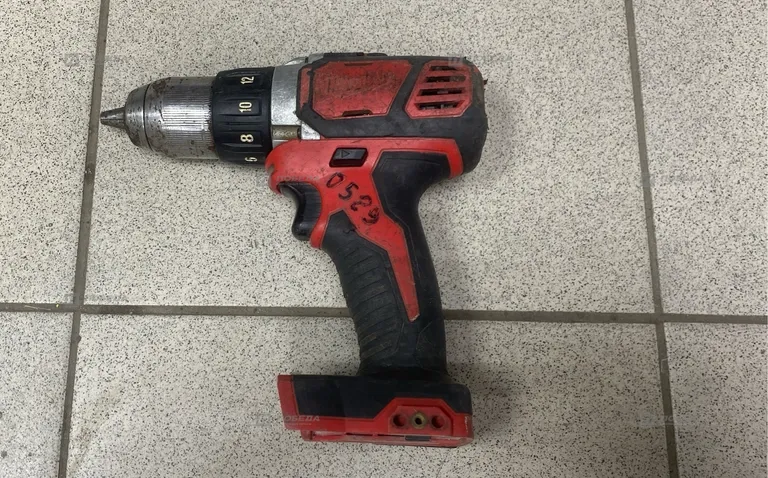 Дрель-шуруповерт Milwaukee M18
