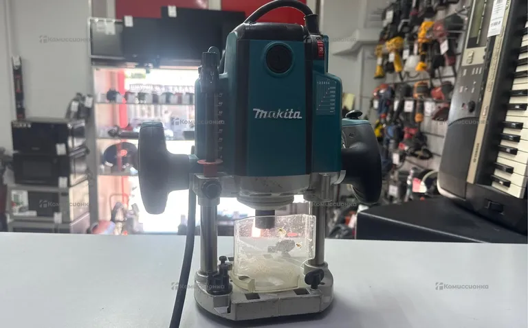 Фрезер makita RP2300FC