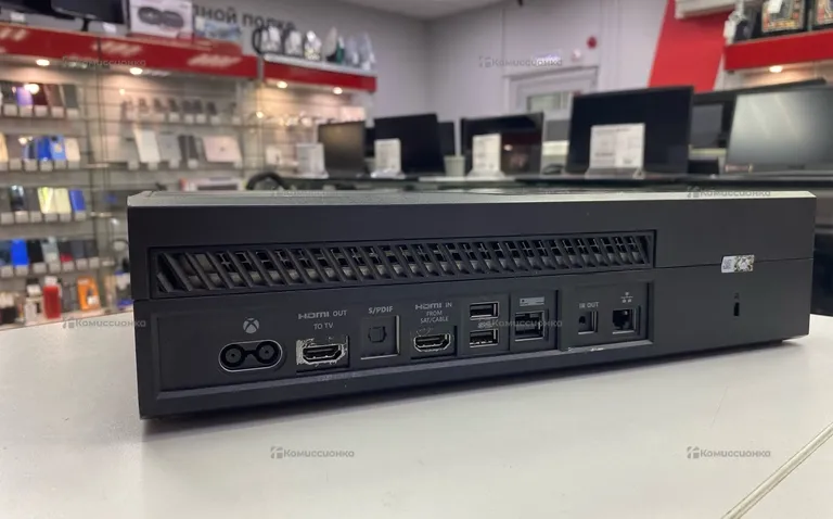 Приставка Xbox One 500GB.