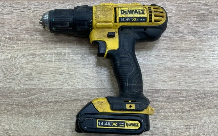 Дрель шуруповерт DeWalt DCD734