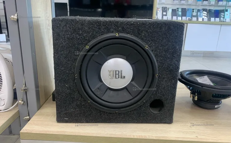 Сабвуфер  JBL GTO1202L