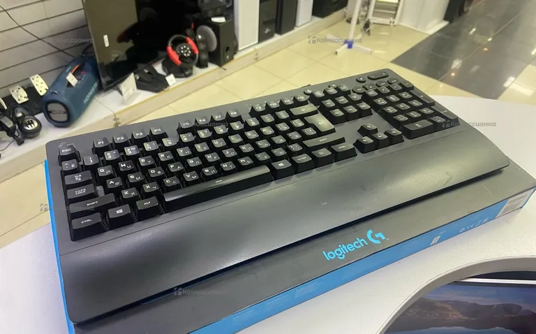 Клавиатура Logitech g213