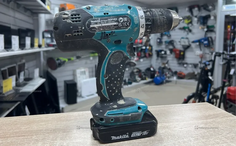 Аккумуляторная дрель-шуруповерт Makita DDF453