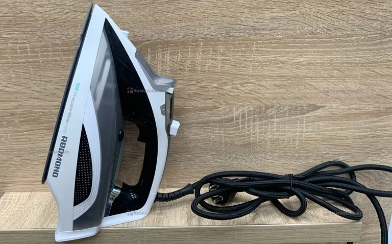 Утюг REDMOND RI-C271