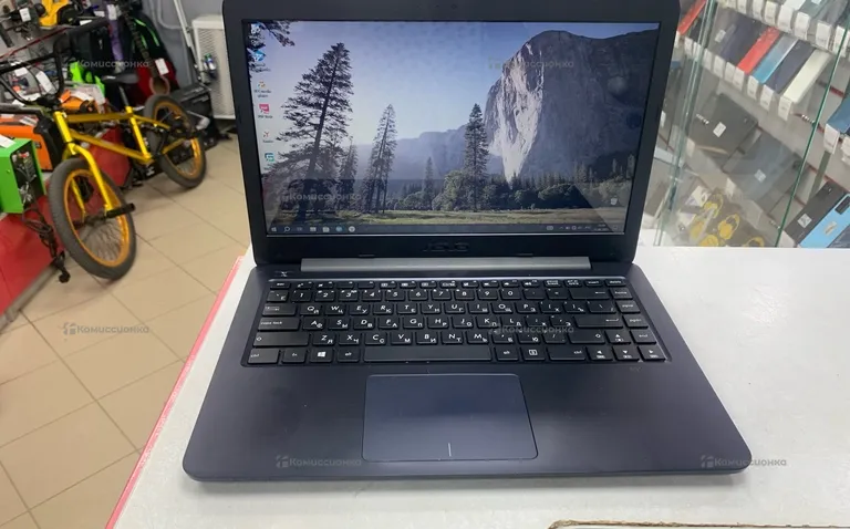 Ноутбук  Asus E402W