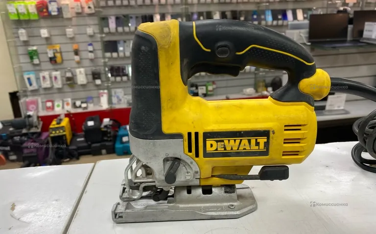 электролобзик Dewalt DW349-LIRU