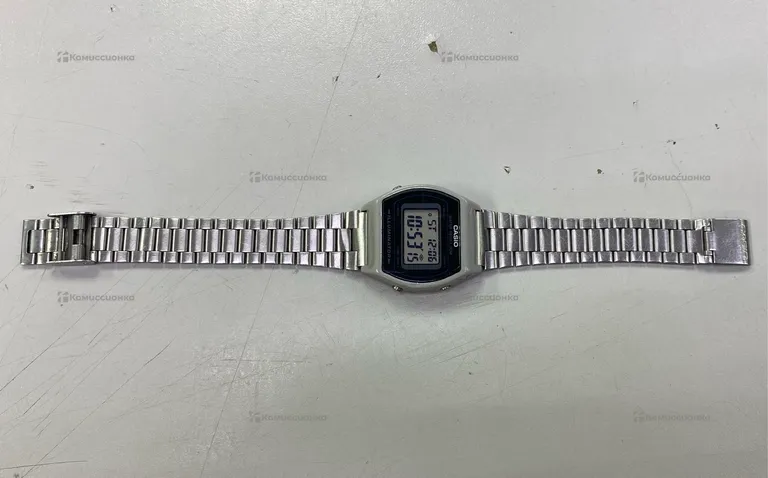 Часы «Casio B640W».
