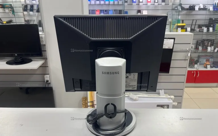 Монитор Samsung SyncMaster 740N