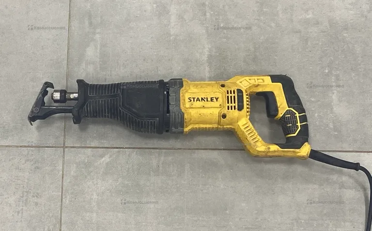 Пила STANLEY SPT900