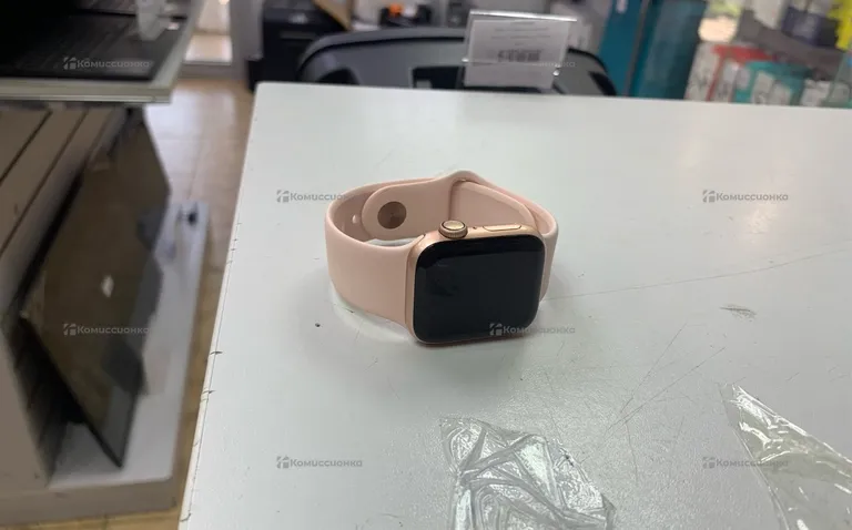 Часы  Apple Watch 4
