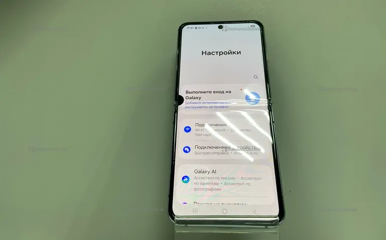 Samsung Galaxy Z Flip 4 8/256Гб (с пятном)