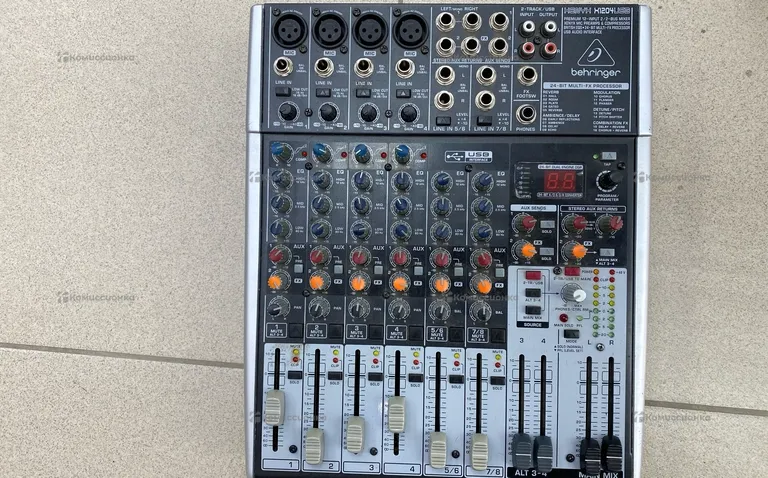 Микшер BEHRINGER XENYX X1204USB