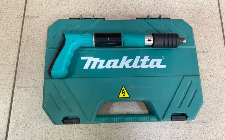 заклепочник Makita