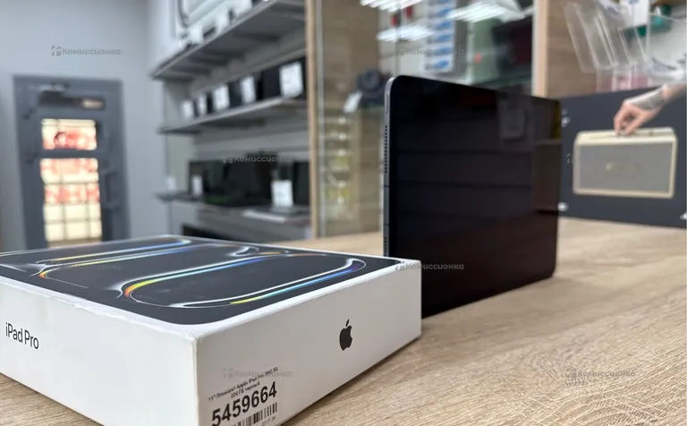 Планшет Apple iPad Pro 11 2024 (M4) 256GB (27Циклов)