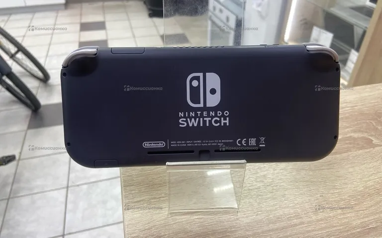 Приставка Nintendo Switch Lite .