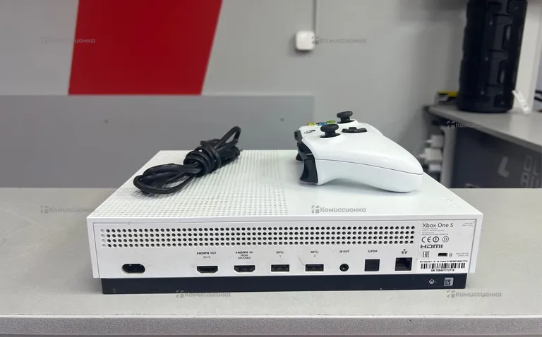 Приставка Xbox One S 500 ГБ
