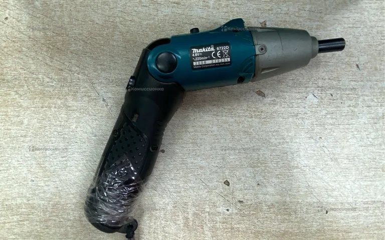 Аккумуляторная отвертка makita 6722D