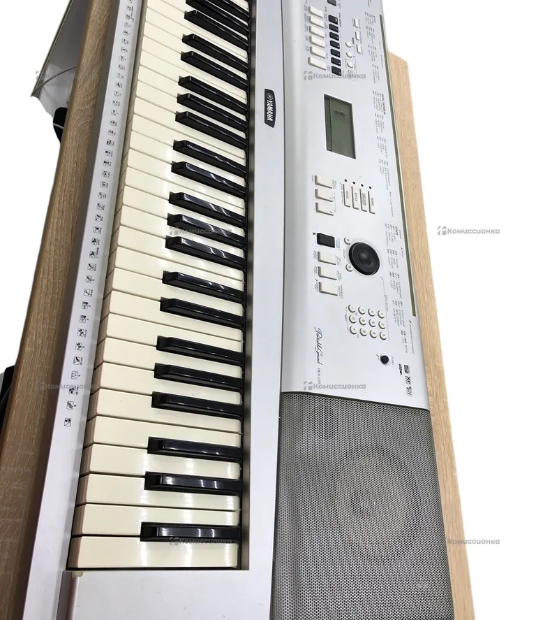 Синтезатор YAMAHA DGX-230