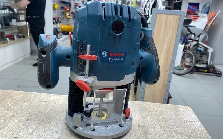 Вертикальный фрезер BOSCH GOF 130