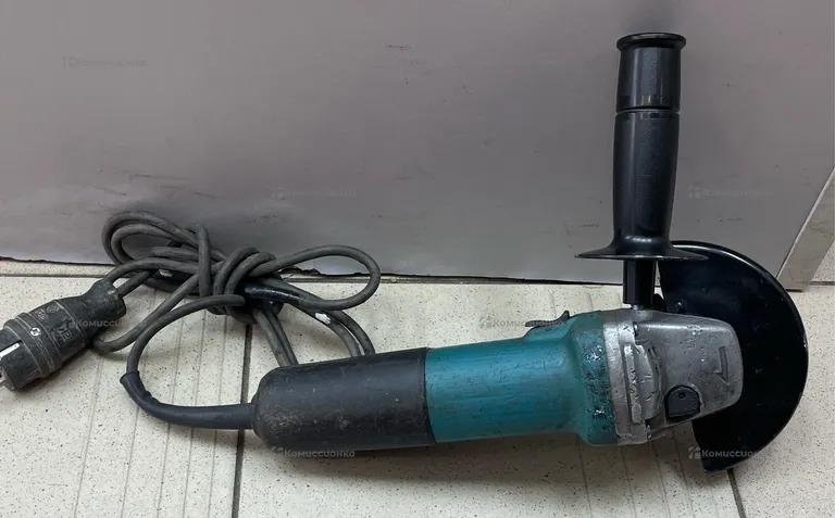 УШМ Makita 9558HN.