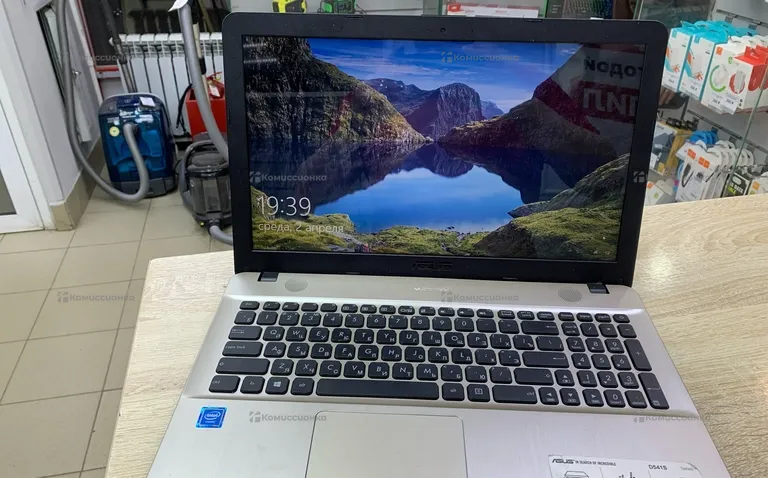 Ноутбук  ASUS (Celeron N3060)