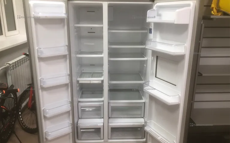 Холодильник Samsung RSA1VHMG