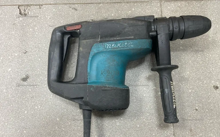 Перфоратор makita HR4001C