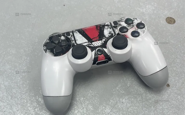 Джойстик PS4.