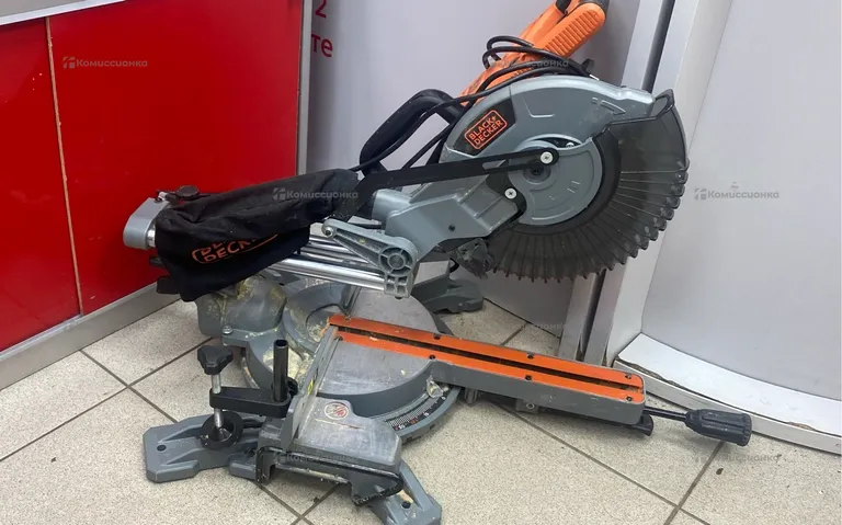торцовочная пила Black decker bes700