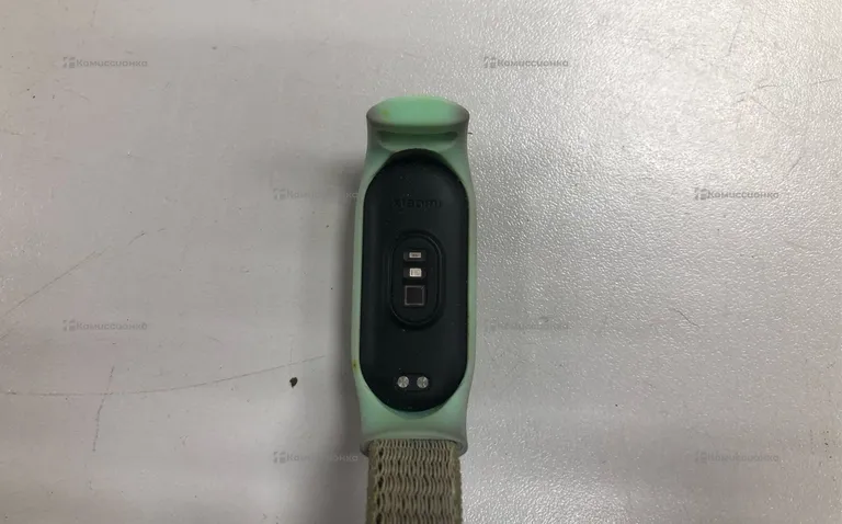 Часы  xiaomi mi band 7