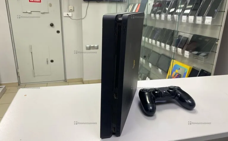 Игровая приставка PS4 slim 500 гб