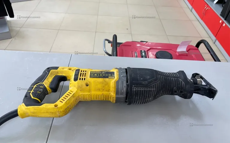 Сабельная пила Stanley SPT900