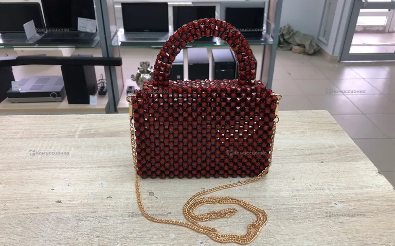 Сумка женская из бусин красная