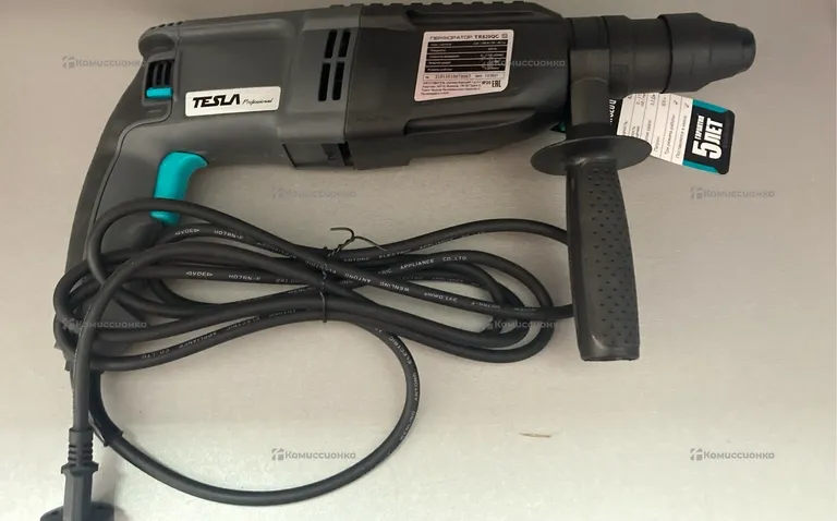 Перфоратор сетевой Tesla TR820QC