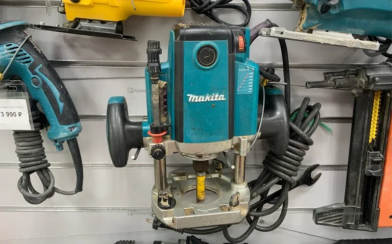 Фрезер makita RP2301FC