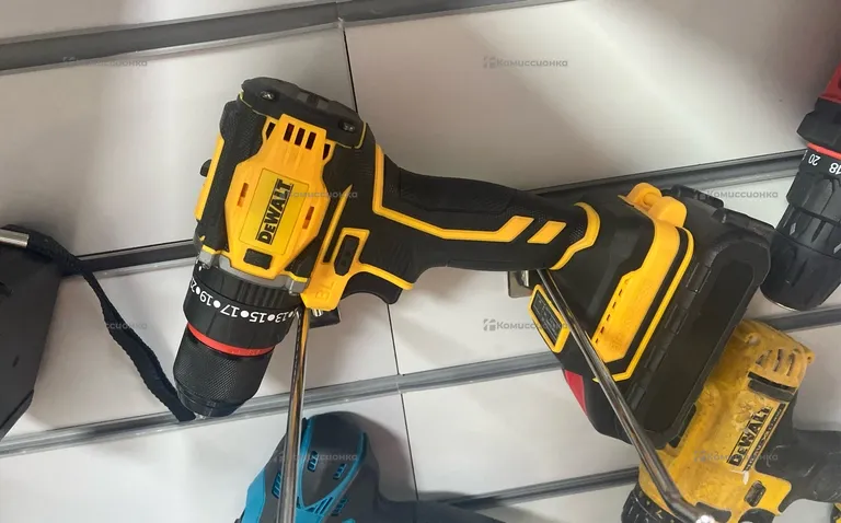 шуруповерт с набором Dewalt реп.