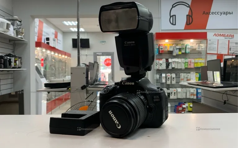 Фотоаппарат  Canon EOS 60D+ вспышка  Canon Speedli