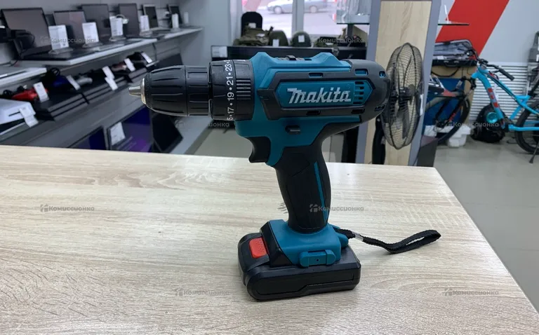 шуруповерт с набором Makita реп.
