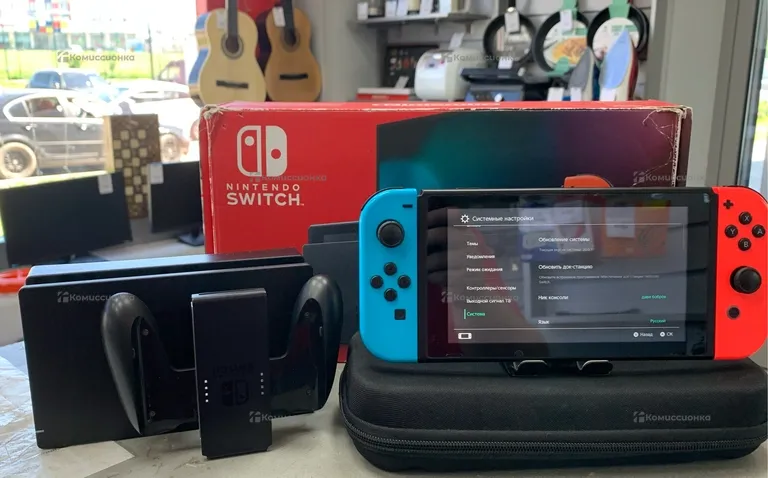 Приставка Nintendo switch.