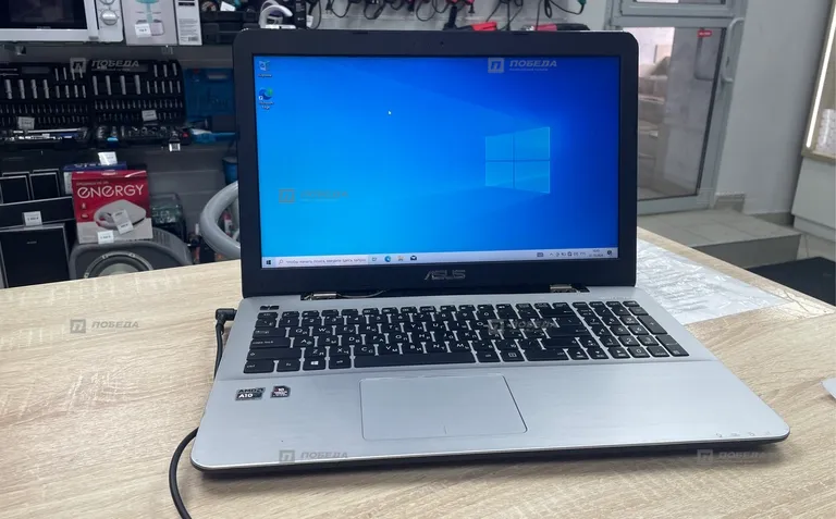 Ноутбук AMD A10-8700P/SSD 256GB/OZU 4GB