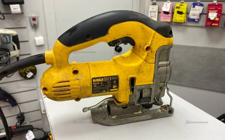 Электролобзик dewalt DW331K