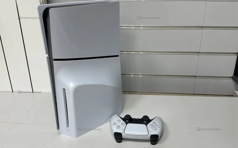 PS5 Slim 1 TB