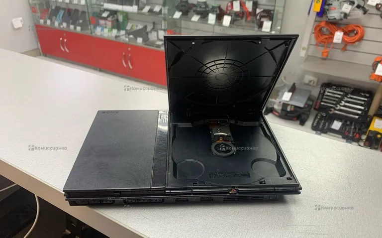 Приставка PlayStation 2.