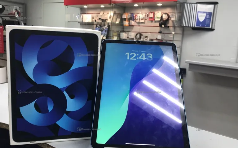 Планшет Apple iPad Air 5 поколения 64 Gb Wi-Fi